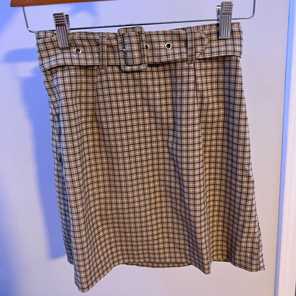 I am selling an H&M squared skirt size 0